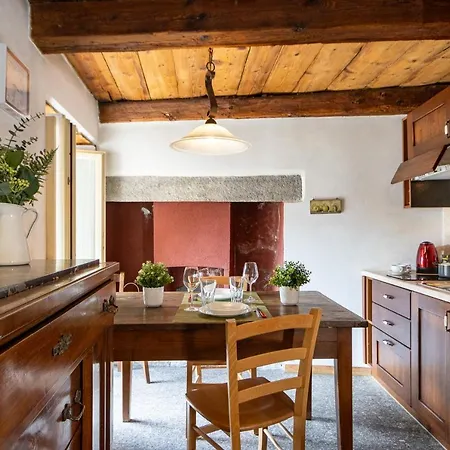 Stay5vie: Incantevole Monolocale/balcone/borgo Domodossola